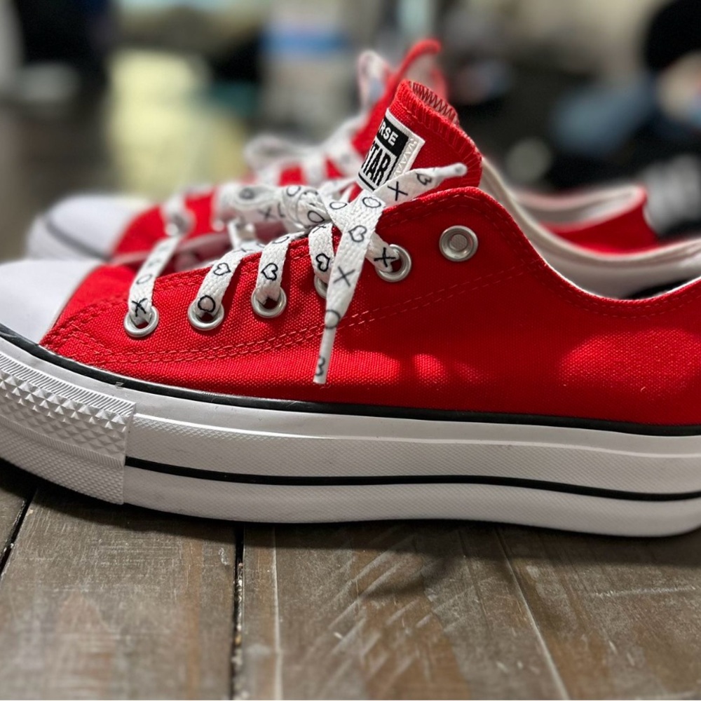 EUC platform red canvas converse with tic toe design shoe laces.